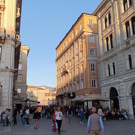 Casa Vacanze Trieste - Vista Piazza Unita Екстериор снимка