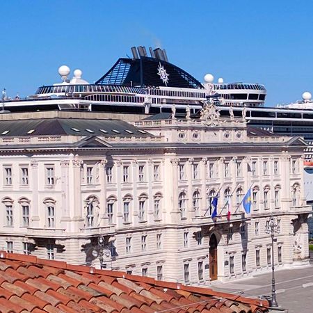 Casa Vacanze Trieste - Vista Piazza Unita Екстериор снимка