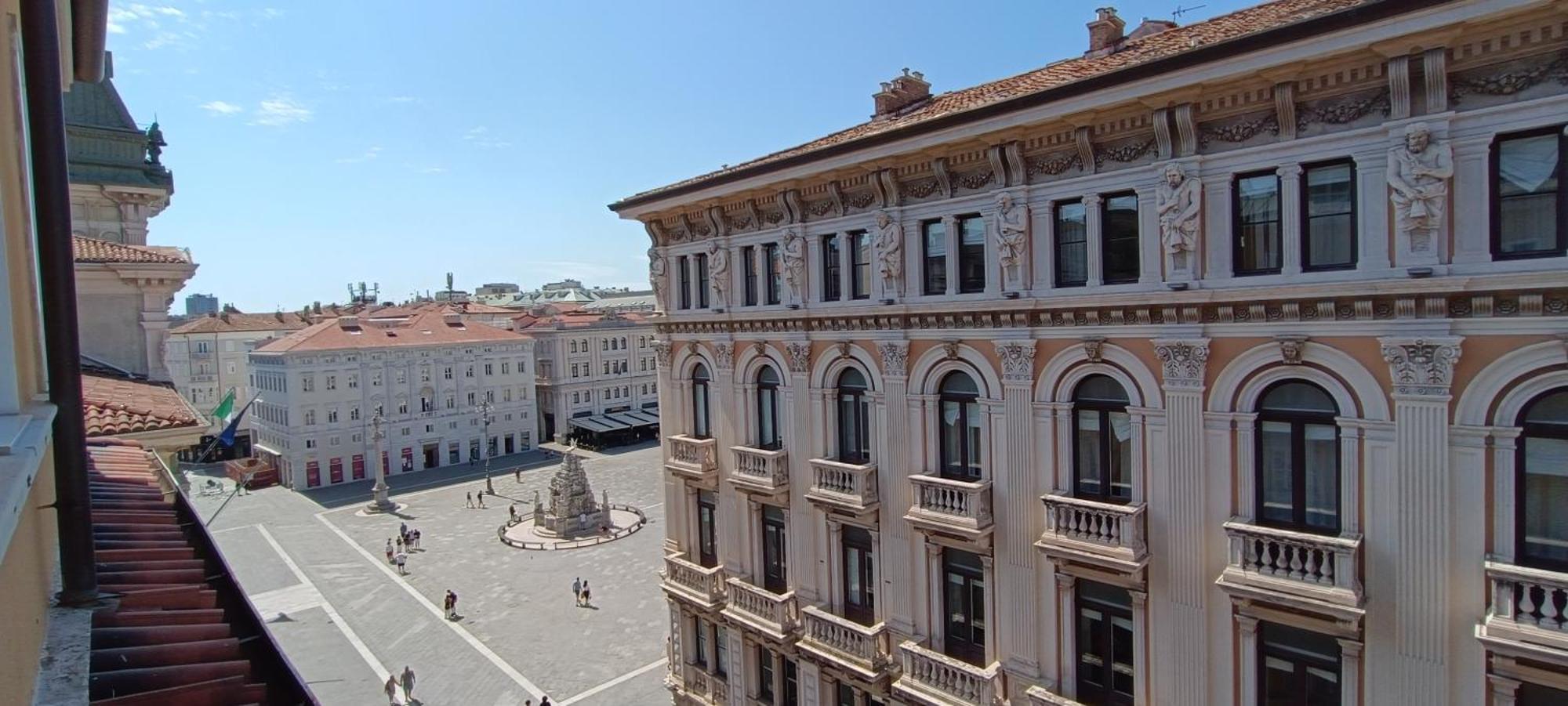 Casa Vacanze Trieste - Vista Piazza Unita Екстериор снимка