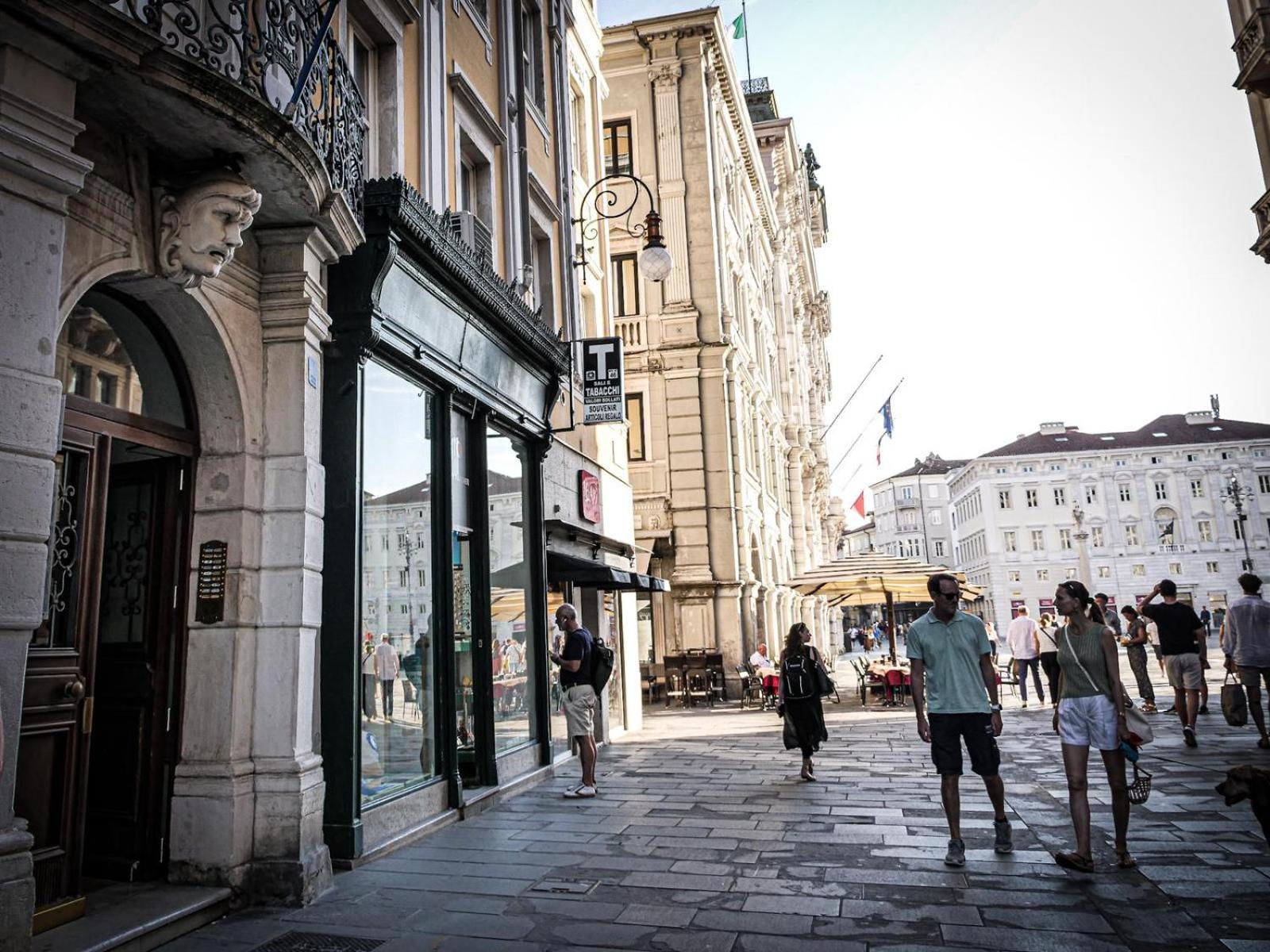 Casa Vacanze Trieste - Vista Piazza Unita Екстериор снимка