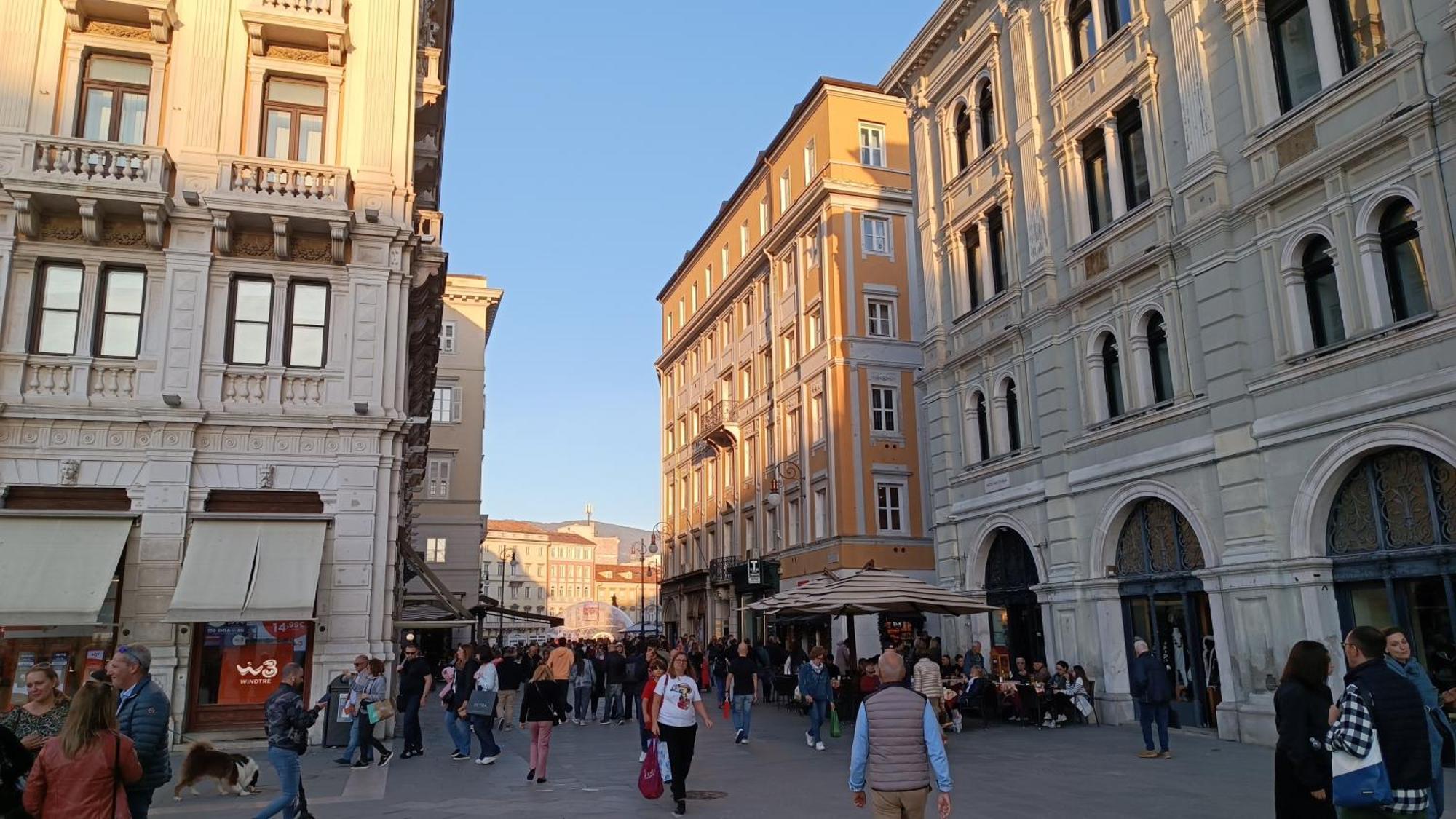 Casa Vacanze Trieste - Vista Piazza Unita Екстериор снимка