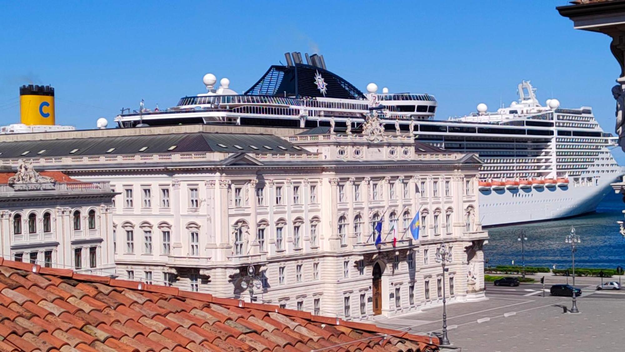 Casa Vacanze Trieste - Vista Piazza Unita Екстериор снимка
